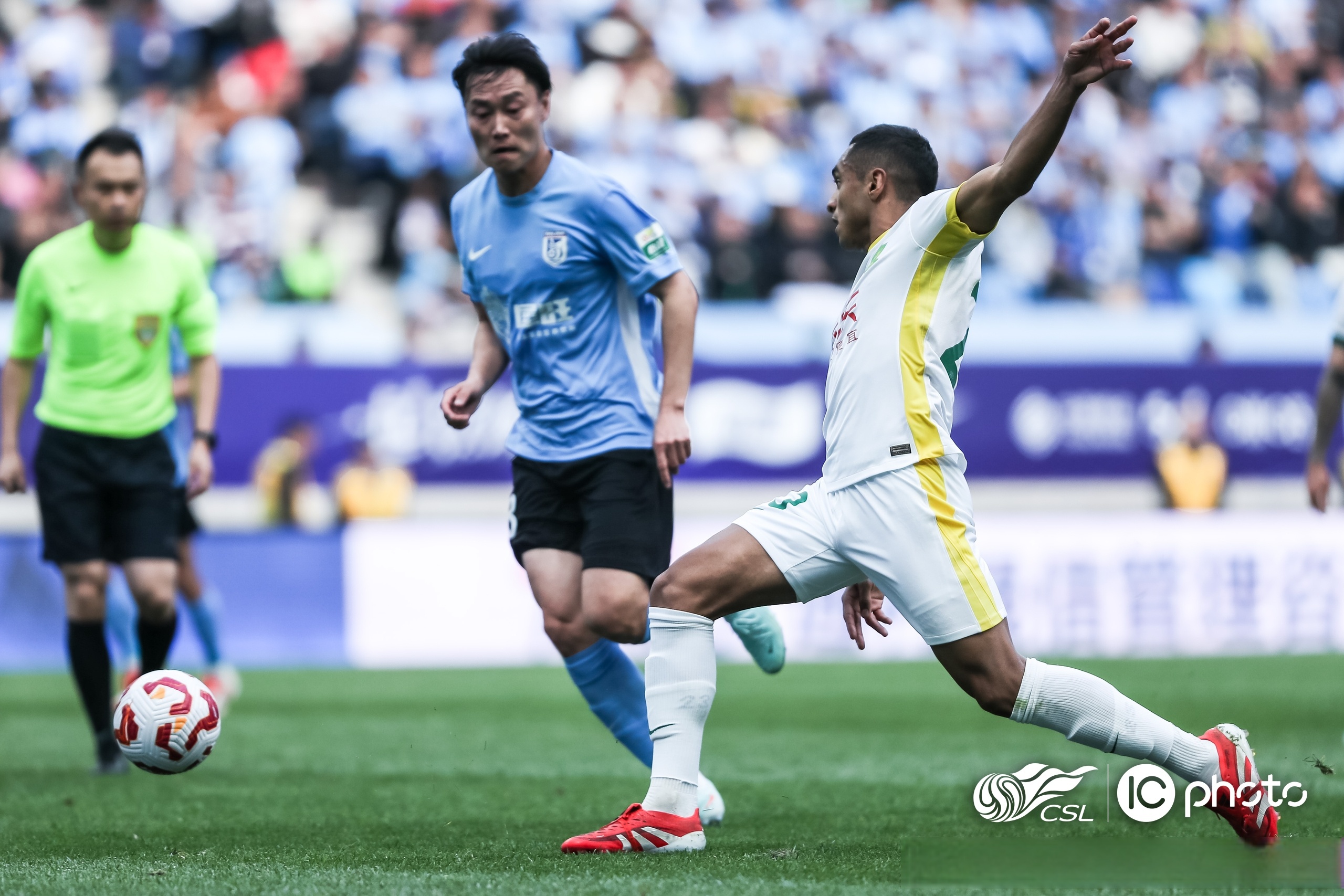 米兰体育 -上海海港训练开放日，冲刺阶段回应争议引欢呼，国王杯在即，数据趋势出现新变化的简单介绍