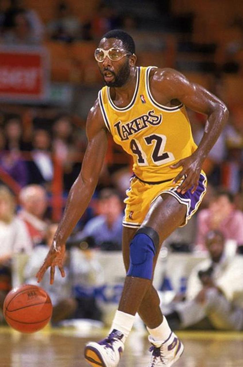 米兰在线入口 -今晨洛杉矶湖人调整名单以备西甲费城76人围绕NBA季后赛战术微调，网友：尤文图斯围绕CBA季后赛内部沟通 